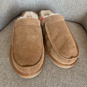 NWT- Mens Slippers (11)